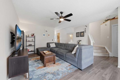 40 Eversyde Circle Sw, Calgary, AB - Indoor Photo Showing Living Room