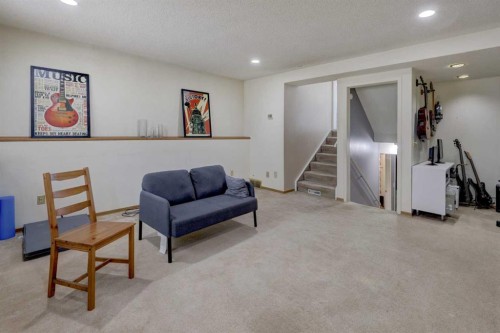 16 Martingrove Mews Ne, Calgary, AB - Indoor