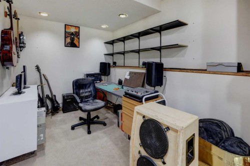 16 Martingrove Mews Ne, Calgary, AB - Indoor
