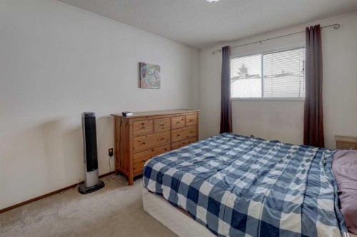 16 Martingrove Mews Ne, Calgary, AB - Indoor Photo Showing Bedroom