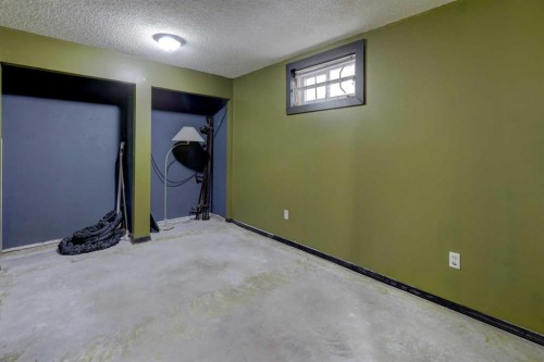 16 Martingrove Mews Ne, Calgary, AB - Indoor