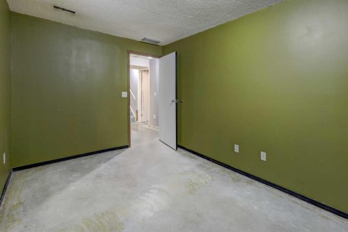 16 Martingrove Mews Ne, Calgary, AB - Indoor Photo Showing Other Room