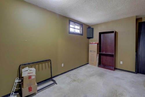 16 Martingrove Mews Ne, Calgary, AB - Indoor