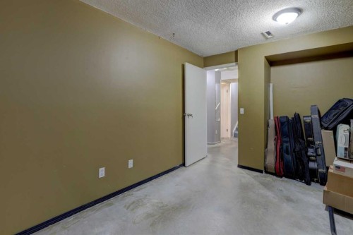 16 Martingrove Mews Ne, Calgary, AB - Indoor Photo Showing Other Room