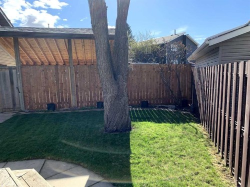 16 Martingrove Mews Ne, Calgary, AB - Outdoor
