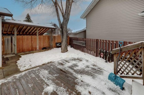 16 Martingrove Mews Ne, Calgary, AB - Outdoor