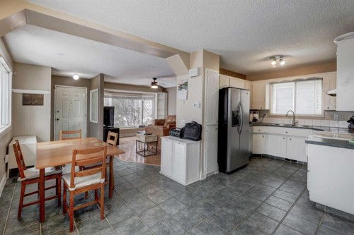 16 Martingrove Mews Ne, Calgary, AB - Indoor