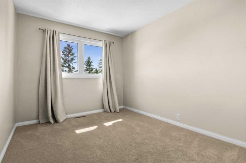 7715 67 Avenue Nw, Calgary, AB - Indoor Photo Showing Other Room