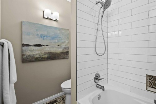 7715 67 Avenue Nw, Calgary, AB - Indoor Photo Showing Bathroom
