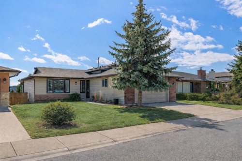 7715 67 Avenue Nw, Calgary, AB - Outdoor With Facade