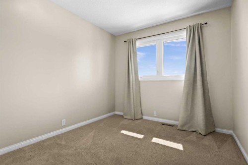 7715 67 Avenue Nw, Calgary, AB - Indoor Photo Showing Other Room