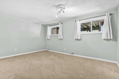 7715 67 Avenue Nw, Calgary, AB - Indoor Photo Showing Other Room