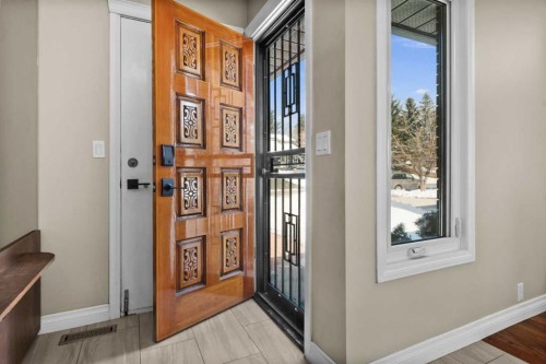 7715 67 Avenue Nw, Calgary, AB - Indoor Photo Showing Other Room
