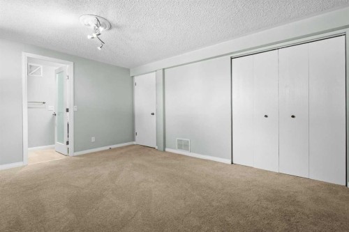 7715 67 Avenue Nw, Calgary, AB - Indoor Photo Showing Other Room