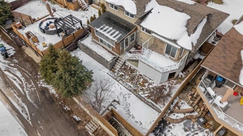 7715 67 Avenue Nw, Calgary, AB - Outdoor