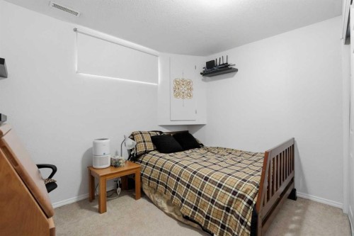 155 Tarington Green Ne, Calgary, AB - Indoor Photo Showing Bedroom