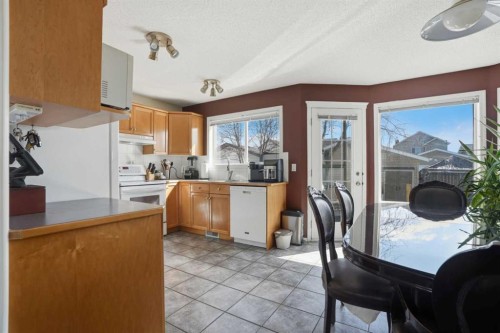 155 Tarington Green Ne, Calgary, AB - Indoor Photo Showing Kitchen