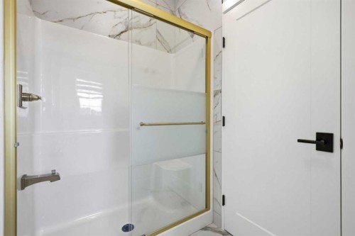 230 Royal Birch View Nw, Calgary, AB - Indoor Photo Showing Bathroom