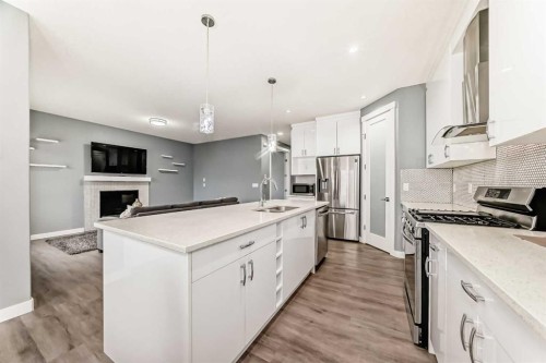 753 Edgefield Crescent, Strathmore, AB - Indoor Photo Showing Kitchen With Stainless Steel Kitchen With Upgraded Kitchen