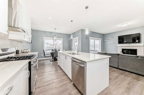753 Edgefield Crescent, Strathmore, AB - Indoor Photo Showing Kitchen With Fireplace With Upgraded Kitchen