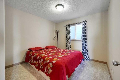 282 Pantego Terrace Nw, Calgary, AB - Indoor Photo Showing Bedroom