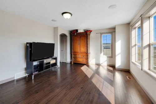 282 Pantego Terrace Nw, Calgary, AB - Indoor Photo Showing Living Room