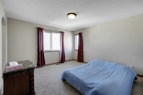 282 Pantego Terrace Nw, Calgary, AB - Indoor Photo Showing Bedroom