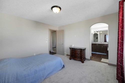 282 Pantego Terrace Nw, Calgary, AB - Indoor Photo Showing Bedroom