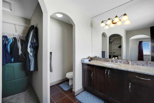 282 Pantego Terrace Nw, Calgary, AB - Indoor Photo Showing Bathroom