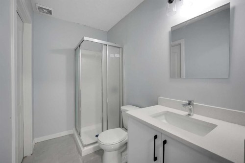 282 Pantego Terrace Nw, Calgary, AB - Indoor Photo Showing Bathroom