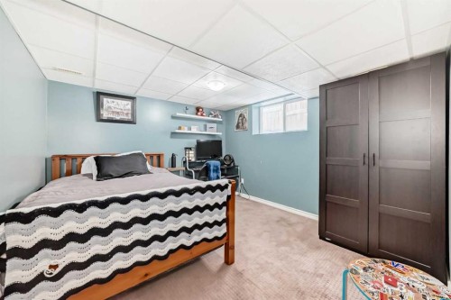 71 Covepark Rise Ne, Calgary, AB - Indoor Photo Showing Bedroom