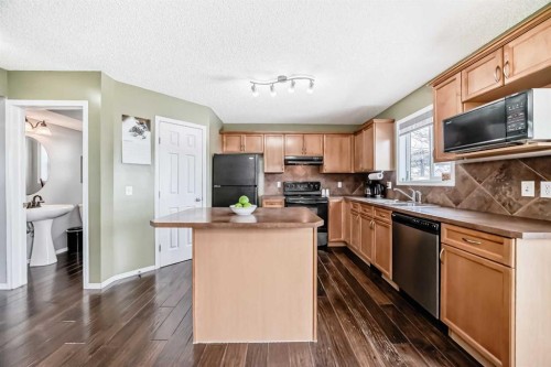 71 Covepark Rise Ne, Calgary, AB - Indoor Photo Showing Kitchen