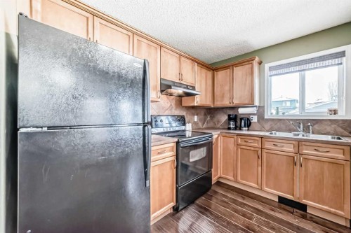 71 Covepark Rise Ne, Calgary, AB - Indoor Photo Showing Kitchen With Double Sink