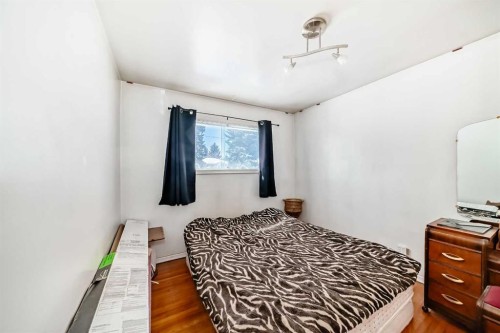 440 36 Avenue Nw, Calgary, AB - Indoor Photo Showing Bedroom