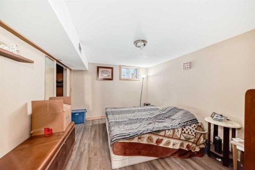 440 36 Avenue Nw, Calgary, AB - Indoor Photo Showing Bedroom