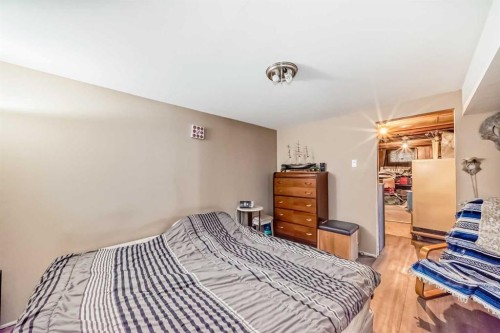 440 36 Avenue Nw, Calgary, AB - Indoor Photo Showing Bedroom