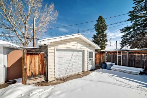 440 36 Avenue Nw, Calgary, AB - Outdoor