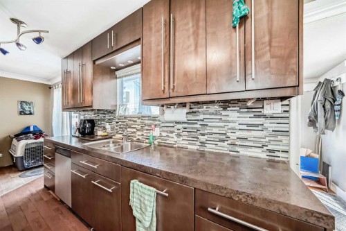 440 36 Avenue Nw, Calgary, AB - Indoor Photo Showing Kitchen With Double Sink