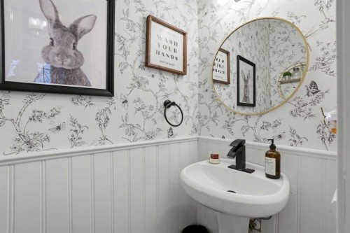 119 Prestwick Terrace Se, Calgary, AB - Indoor Photo Showing Bathroom