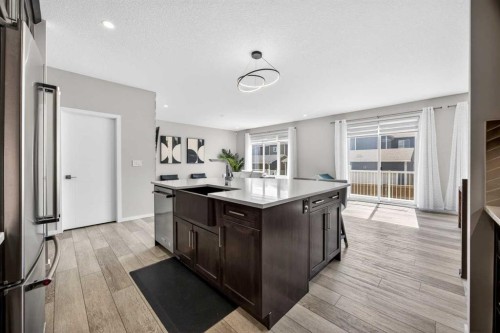 73 Yorkstone Heath Sw, Calgary, AB - Indoor Photo Showing Kitchen