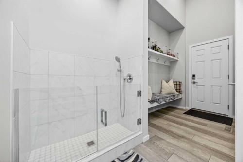 73 Yorkstone Heath Sw, Calgary, AB - Indoor Photo Showing Bathroom