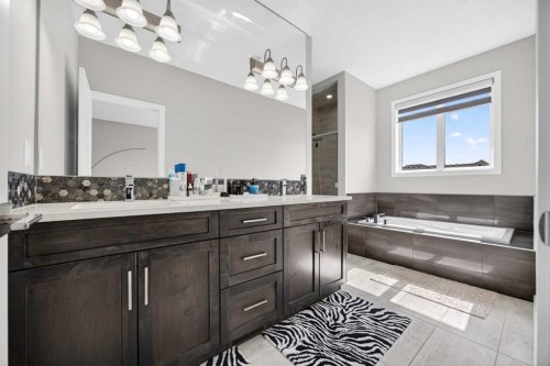 73 Yorkstone Heath Sw, Calgary, AB - Indoor Photo Showing Bathroom
