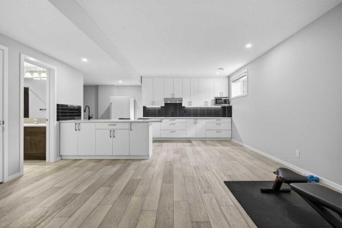 73 Yorkstone Heath Sw, Calgary, AB - Indoor Photo Showing Kitchen