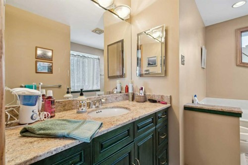 4104 Crestview Road Sw, Calgary, AB - Indoor Photo Showing Bathroom