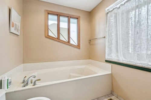4104 Crestview Road Sw, Calgary, AB - Indoor Photo Showing Bathroom