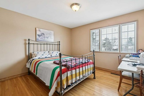 4104 Crestview Road Sw, Calgary, AB - Indoor Photo Showing Bedroom
