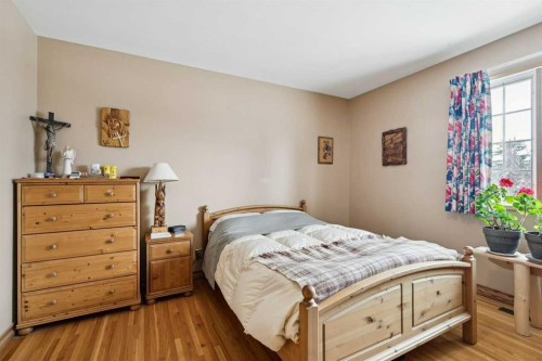 4104 Crestview Road Sw, Calgary, AB - Indoor Photo Showing Bedroom