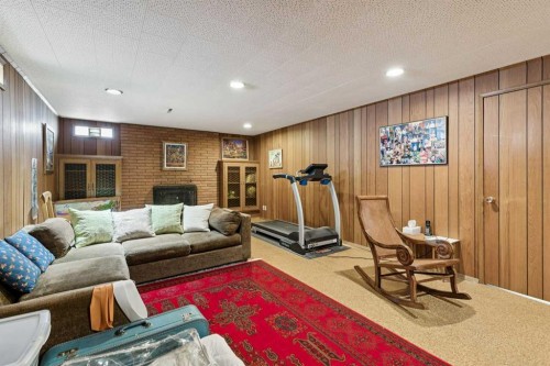 4104 Crestview Road Sw, Calgary, AB - Indoor