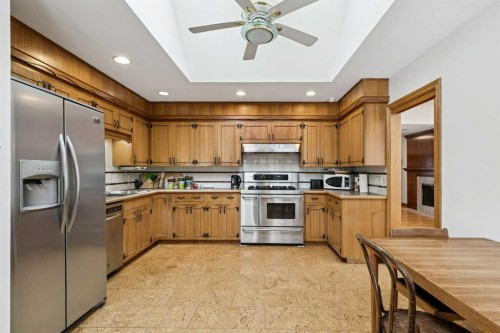 4104 Crestview Road Sw, Calgary, AB - Indoor Photo Showing Kitchen