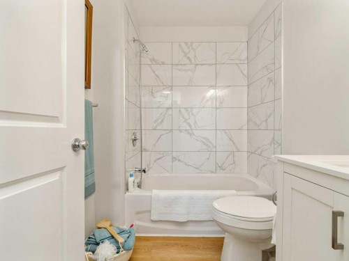 318 Whispering Way, Vulcan, AB - Indoor Photo Showing Bathroom